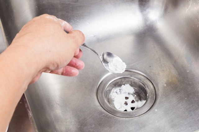 排水溝に重曹を使う