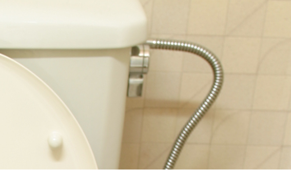 トイレと床の間から水漏れ