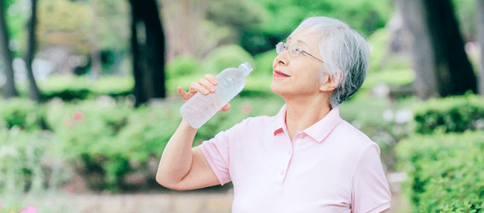 水だけでは健康にはなれない！食事と運動が大切