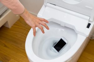 便器にスマホが落ちた